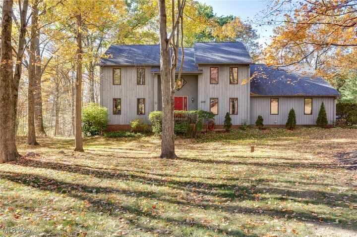 Property Photo:  200 Greentree Circle  OH 44202 