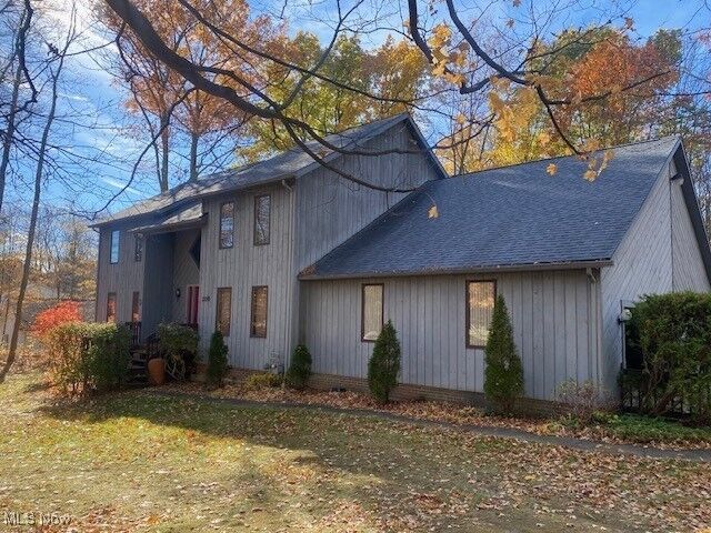 Property Photo:  200 Greentree Circle  OH 44202 