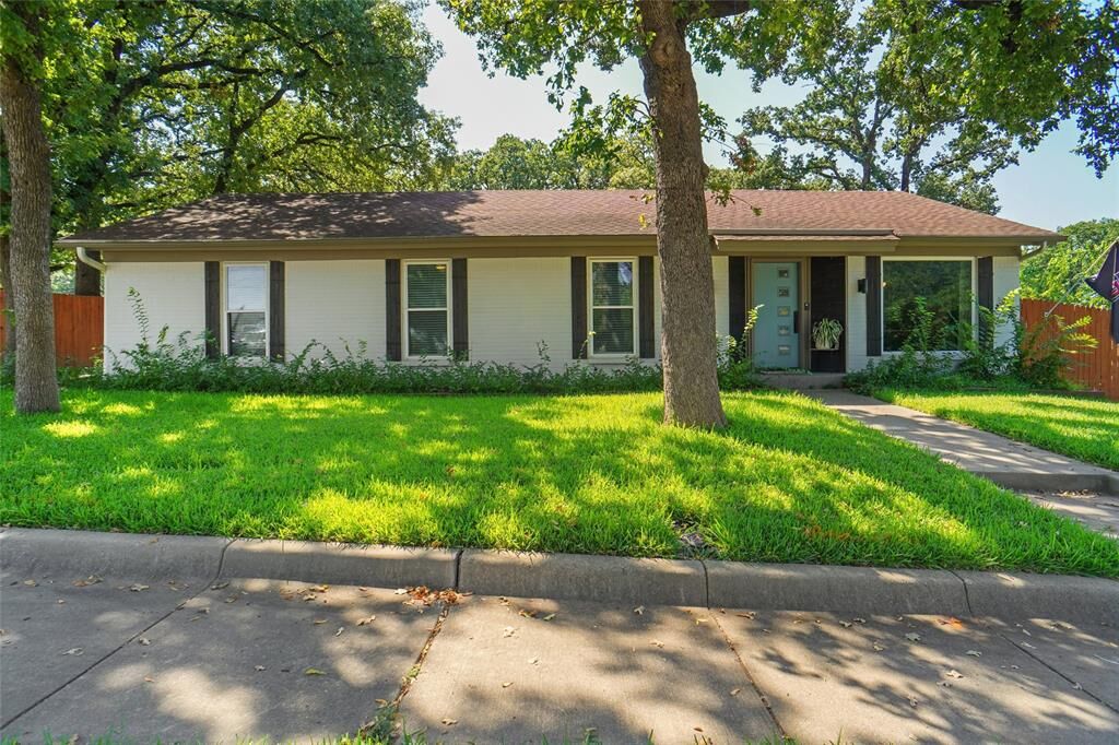 Property Photo: 101 W Ash Lane TX 76039