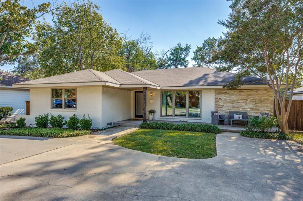 Property Photo:  711 Dumont Drive  TX 75080 