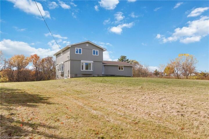 Photo de la propriété: 8 War Road ON N3T 5L6