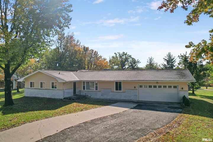 301 Lakeshore Drive  Carterville IL 62918 photo