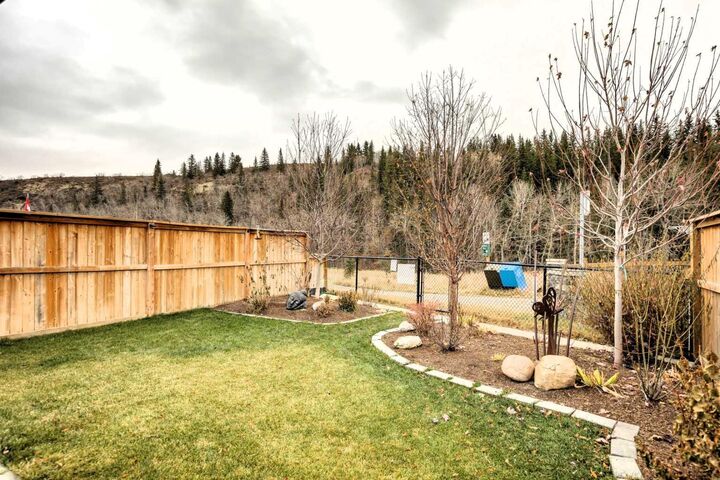 Property Photo: 44 Riviera Court AB T4C 2V8