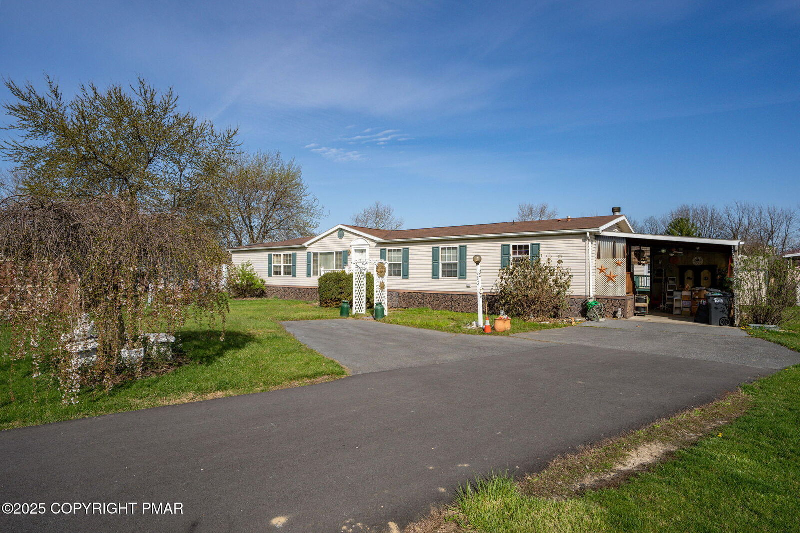 Property Photo:  183 Greenbriar Drive S  PA 18014 