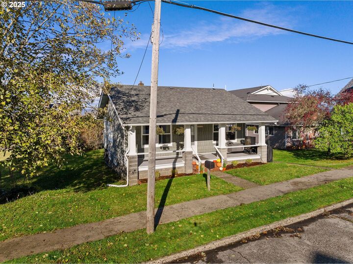 Property Photo: 3318 Franklin Ave OR 97103