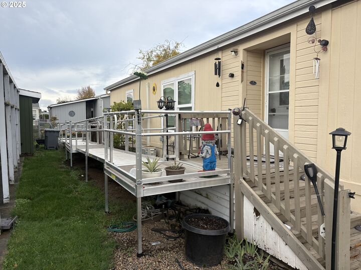 Property Photo: 1699 N Terry St 223 OR 97402