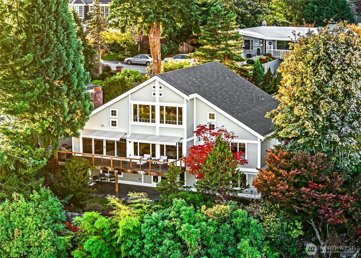 Property Photo:  4222  Shoreclub Drive  WA 98040 