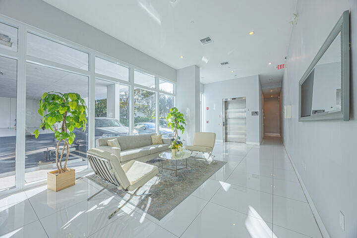 Property Photo: 1 S Palmway 402 FL 33460