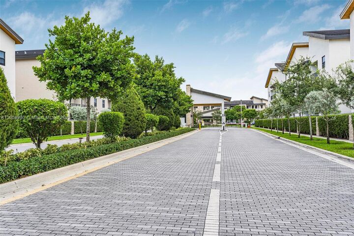 Property Photo: 7865 NW 104th Ave 33 FL 33178