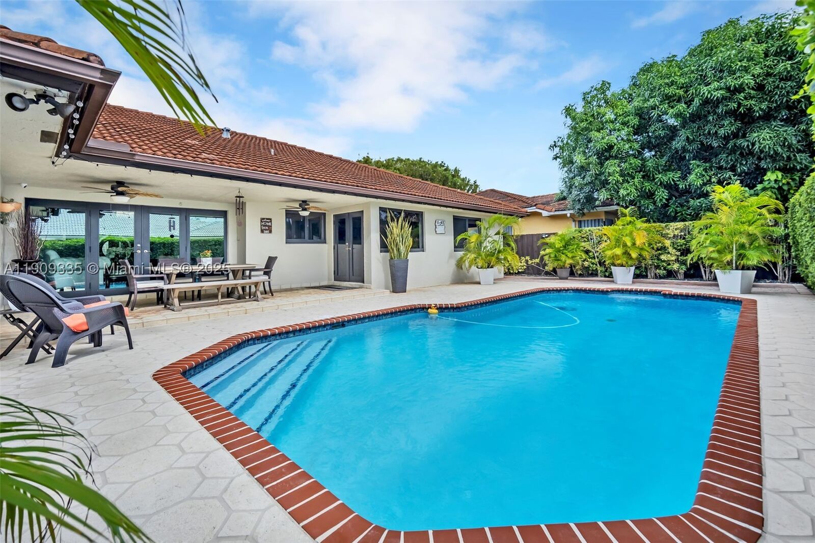 Property Photo:  15462 SW 115th St  FL 33196 