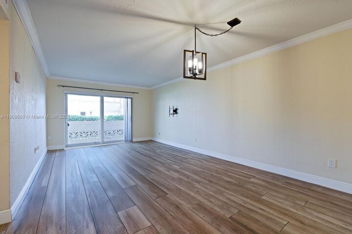 Property Photo: 14500 SW 88th Ave 104 FL 33176