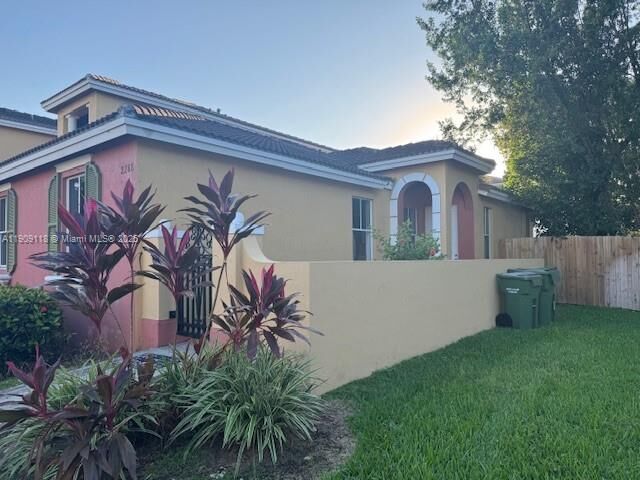 Property Photo: 2288 NE 42nd Ave FL 33033