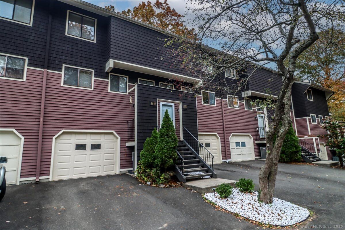 Property Photo: 19 Stonegate Circle D CT 06405