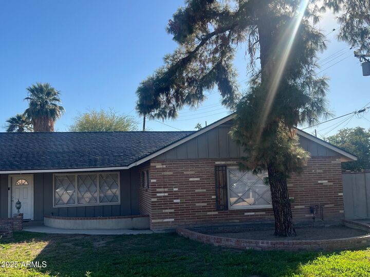 Property Photo:  2528 N 48th Place N  AZ 85008 