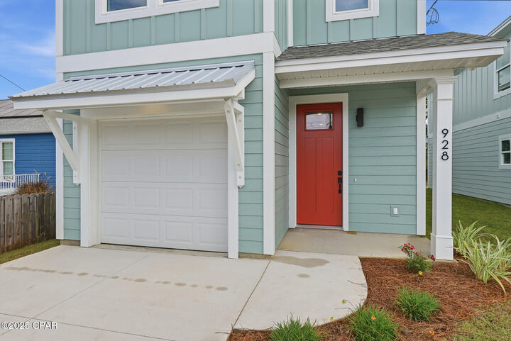 Property Photo: 928 Grace Avenue FL 32401