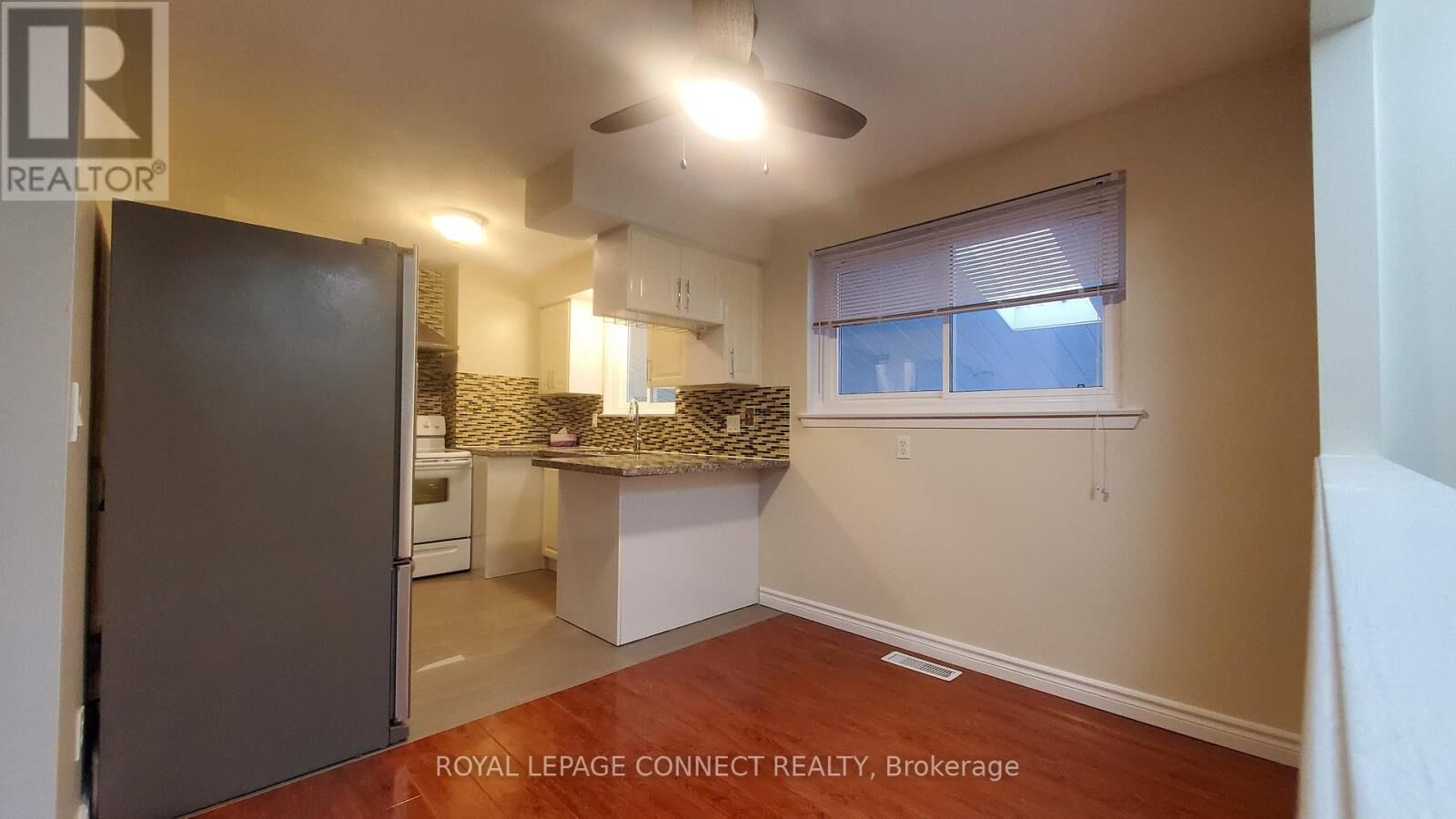 Property Photo:  1206 Wakefield Crescent Main  ON L1H 1V9 