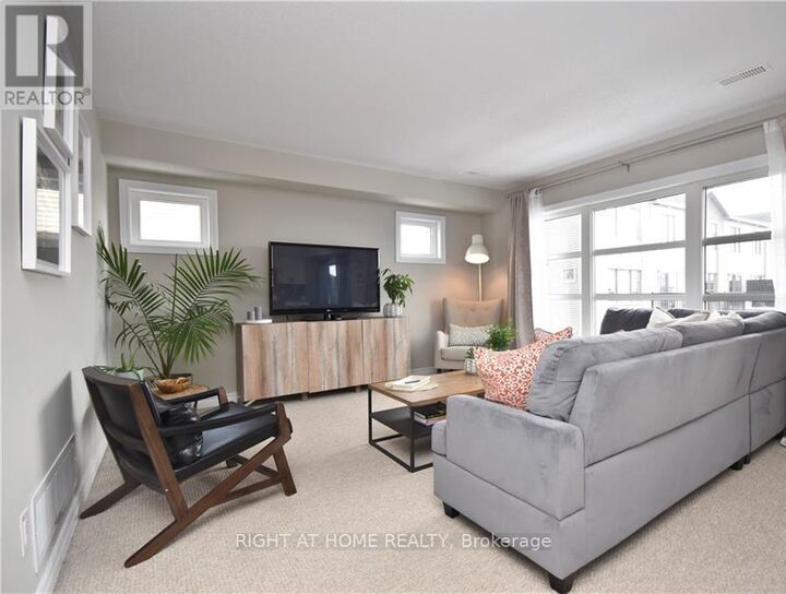 Property Photo: 314 Des Tilleuls Private B ON K4A 1B7