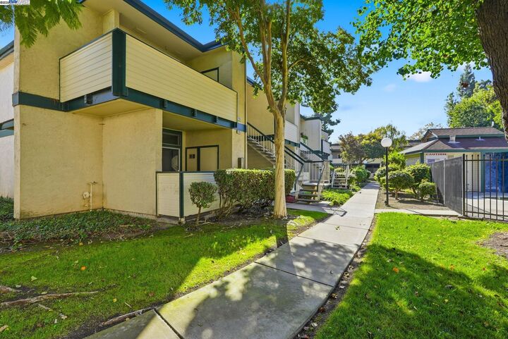 Property Photo: 2957 Risdon Dr 85 CA 94587