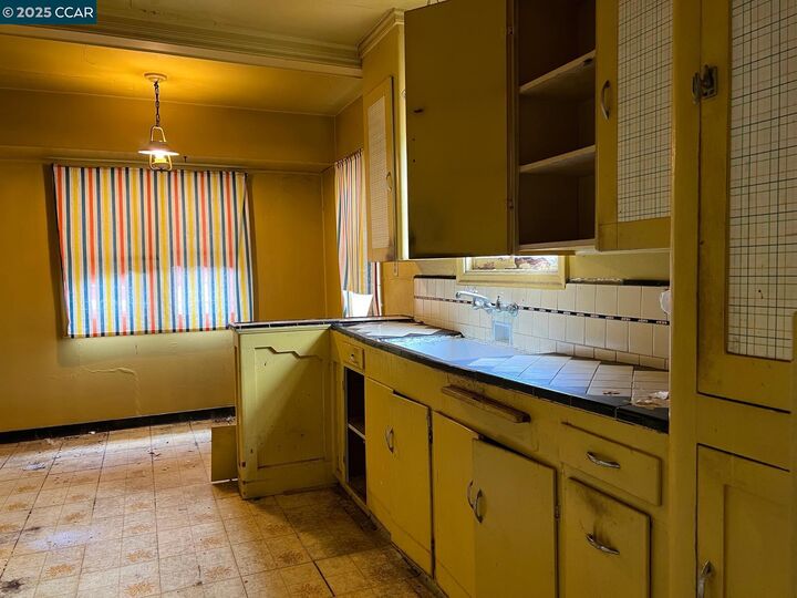 Property Photo: 8359 Ney Ave CA 94605