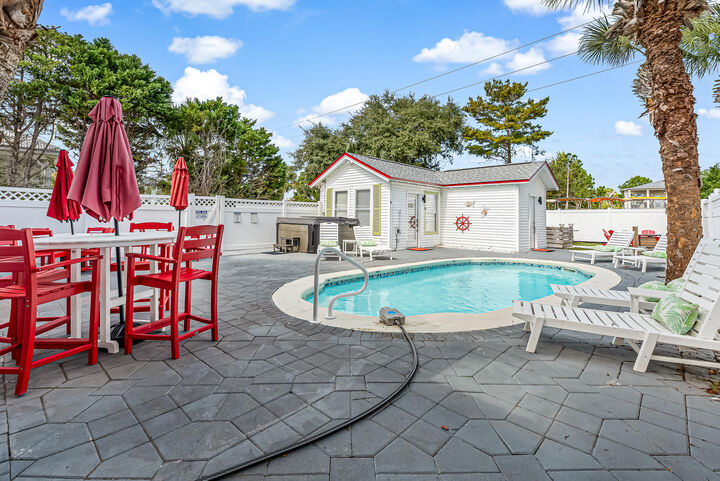 Property Photo: 4507 Luke Avenue FL 32541