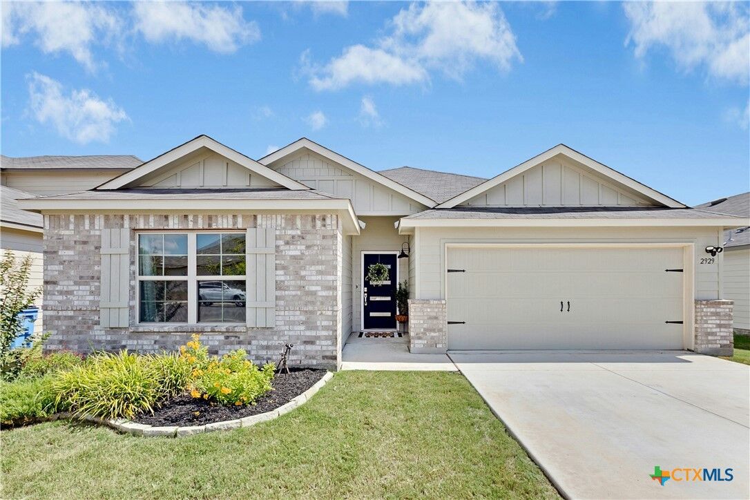 Property Photo: 2929 Greenbriar TX 78155