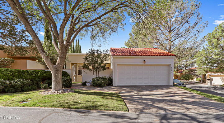 1077 Los Jardines Circle  El Paso TX 79912 photo