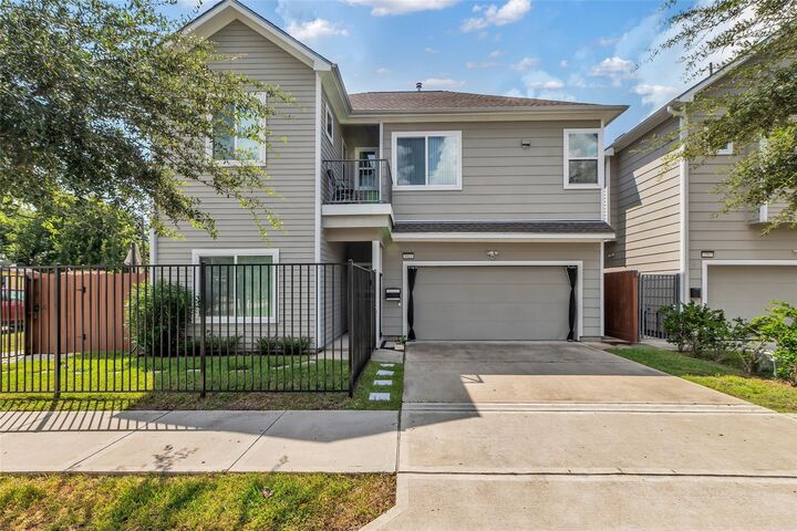 Property Photo:  5021 Nichols Street  TX 77020 