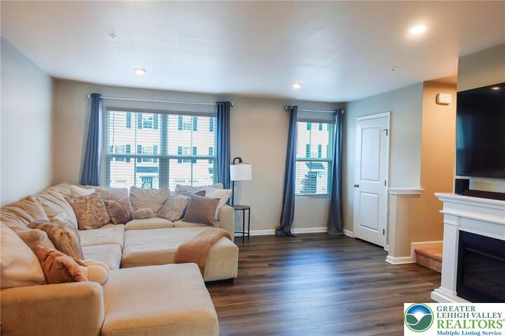 Property Photo: 2132 Cross Country Road PA 18067