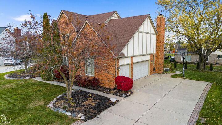 Property Photo:  18546 Glastonbury Drive  MI 48152-4067 