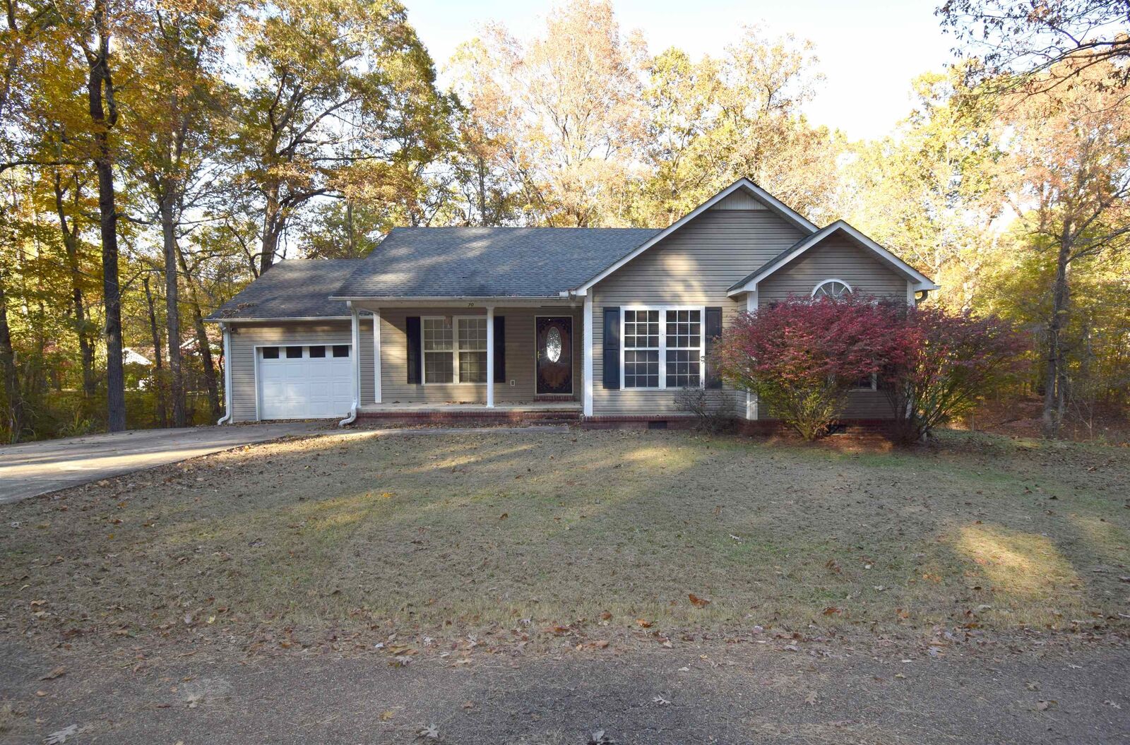 Property Photo:  70 Woodrun Dr  TN 38052-8460 