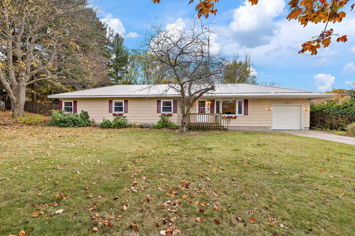 Property Photo: 813 E Alice Street MI 49461