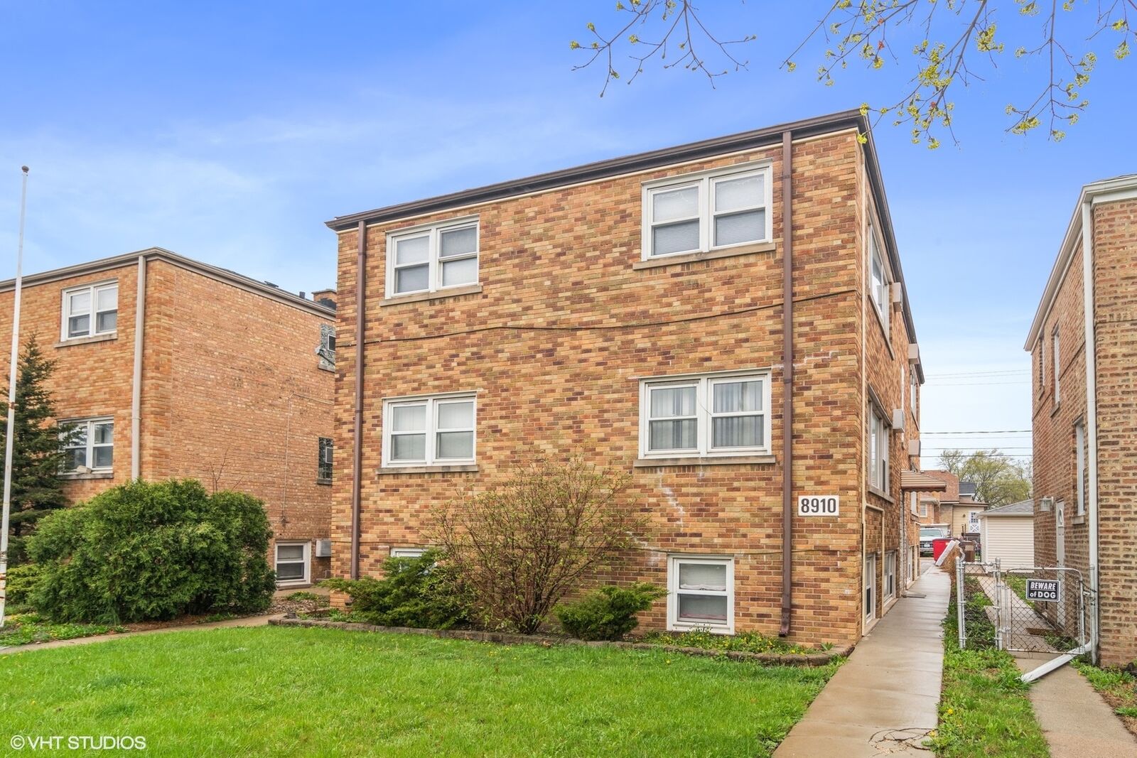 Property Photo: 8910 Grand Avenue 1N IL 60171