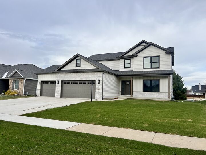 Property Photo: 5006 Chestnut Grove Drive IL 61822