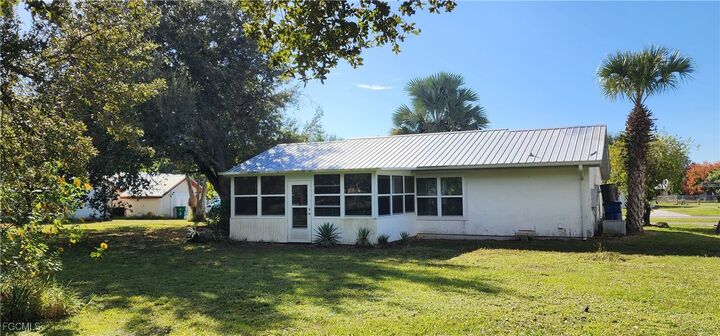 Property Photo:  2010 Steamboat Circle  FL 33935 