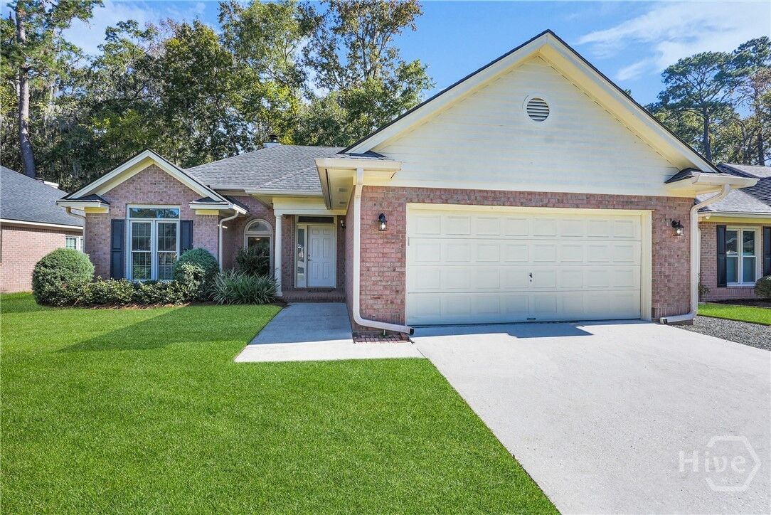 Property Photo:  8 Oak Park Place  GA 31405 