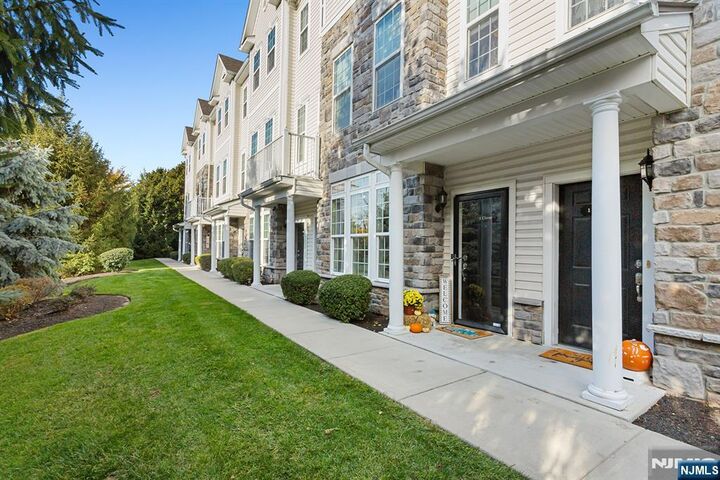 Property Photo:  5 Clover Lane  NJ 07026 