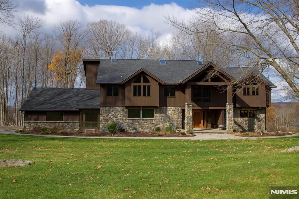 Property Photo:  21 Starrett Court  NJ 07871 