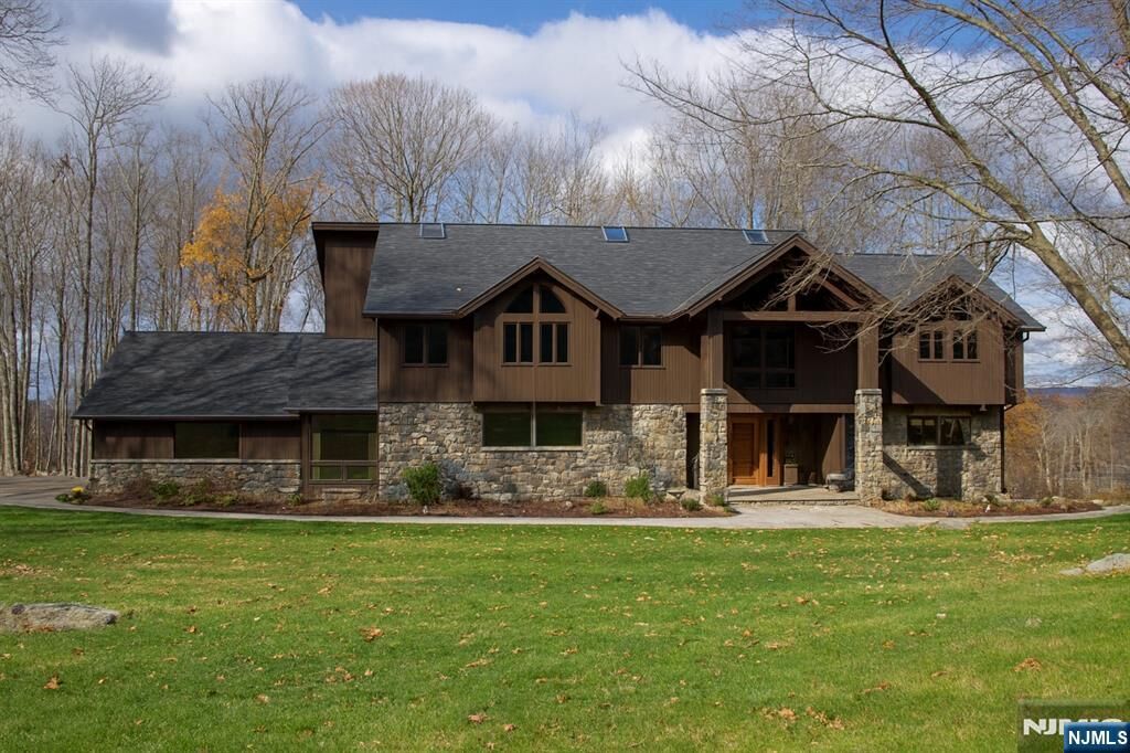 Property Photo:  21 Starrett Court  NJ 07871 