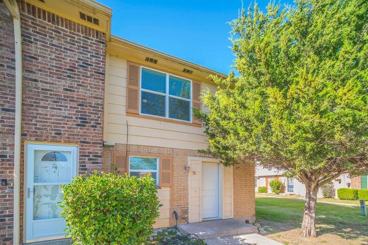 Property Photo:  76 E Mountain Creek Drive  TX 75052 