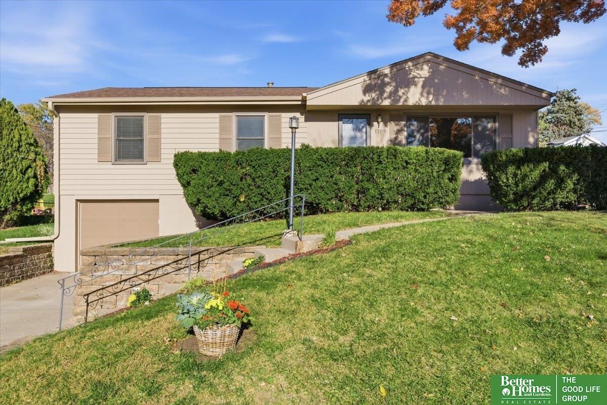 Property Photo: 1709 Hillside Drive NE 68114
