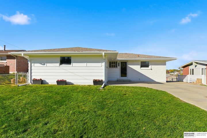 Property Photo:  5216 N 84th Avenue  NE 68134 