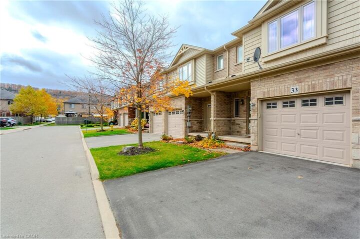 Property Photo:  6 Chestnut Drive 33  ON L3M 0C4 