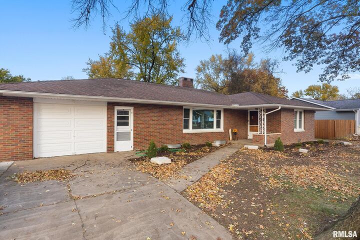 Property Photo: 302 W 4th Street IL 61755