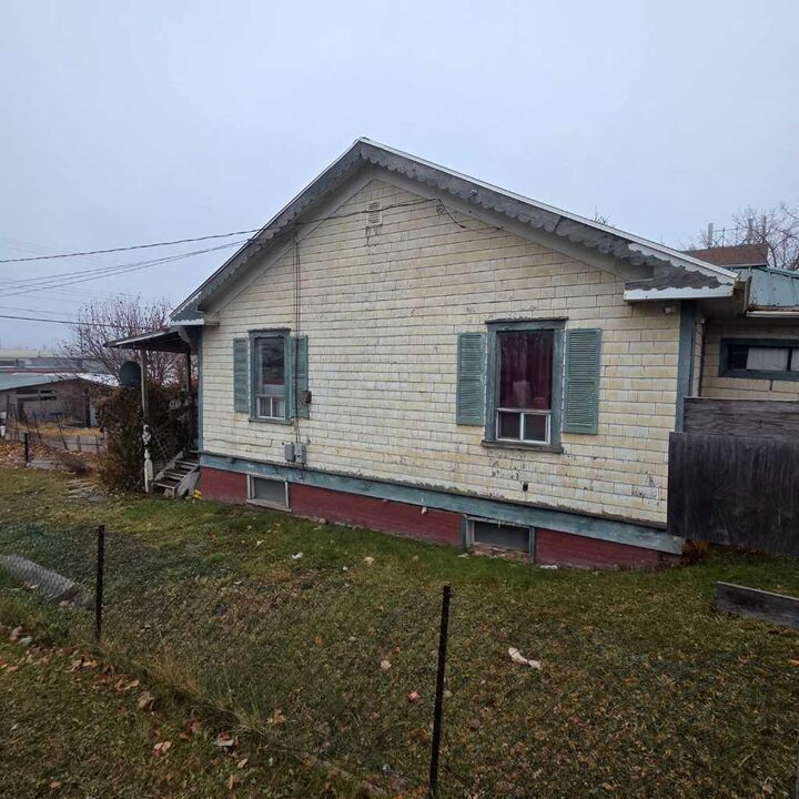 Property Photo: 4901 4 Avenue AB T7E 1C6