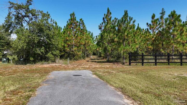 Property Photo: 2597 Creek Chase Trl FL 32571