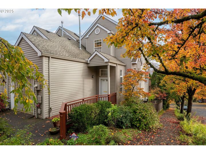 Property Photo: 3840 S Water Ave OR 97239