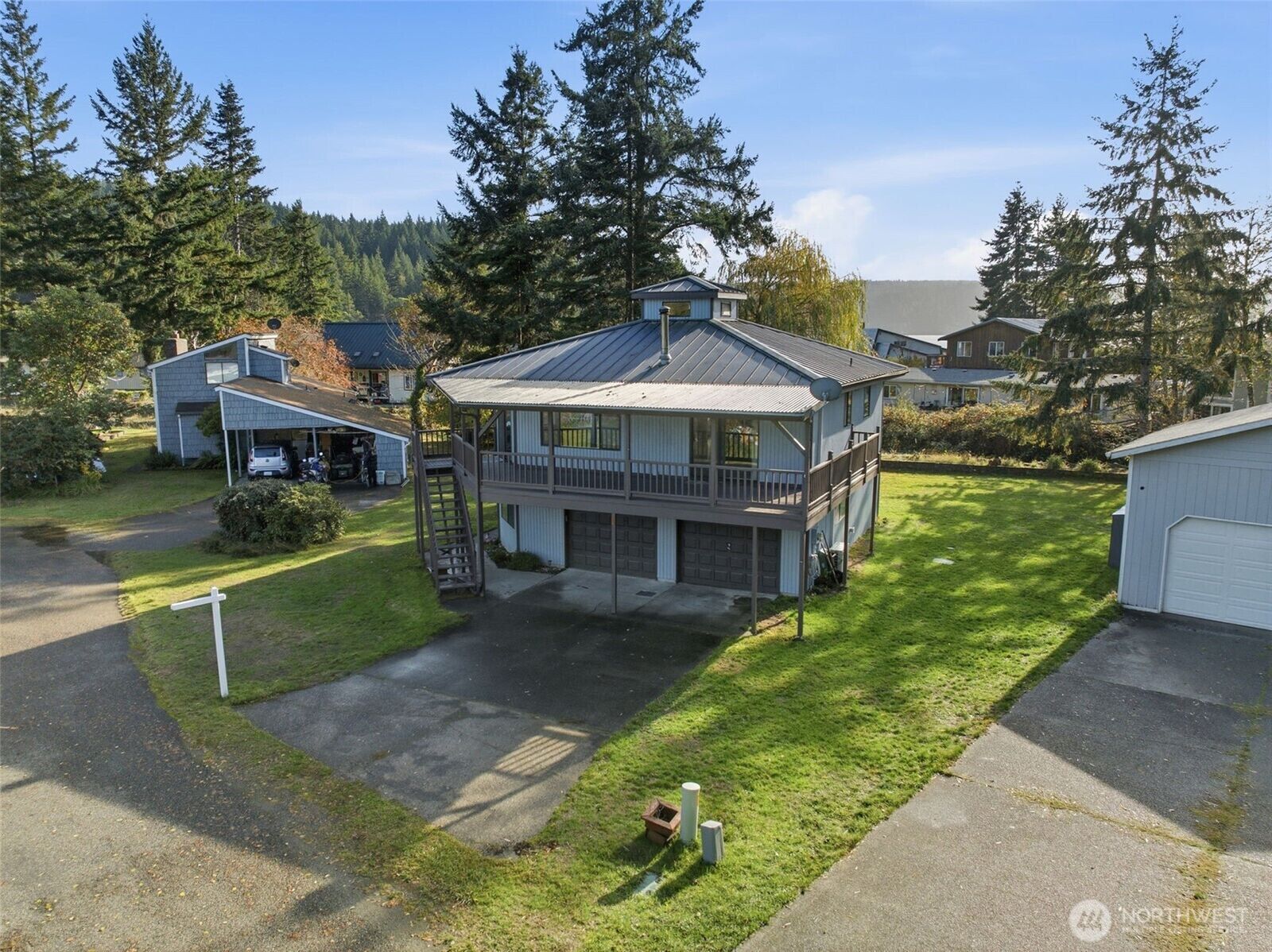 Property Photo:  80 NE Brook Place  WA 98588 