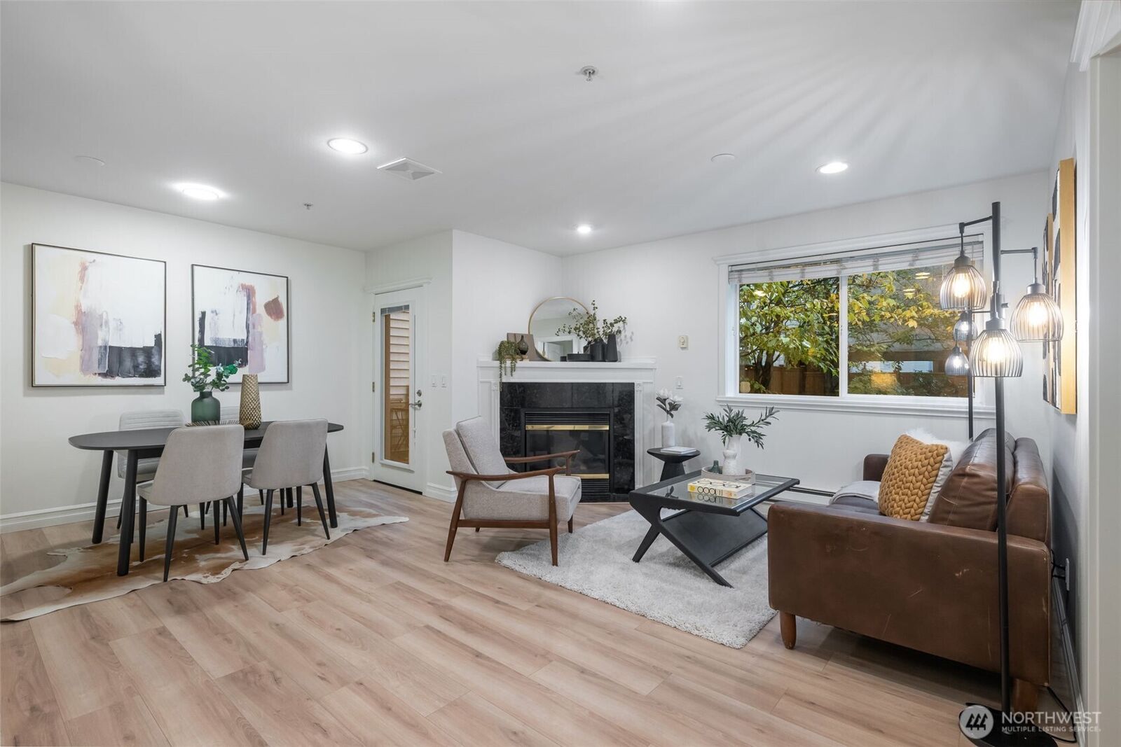 Property Photo: 717 E Denny Way 1A WA 98122