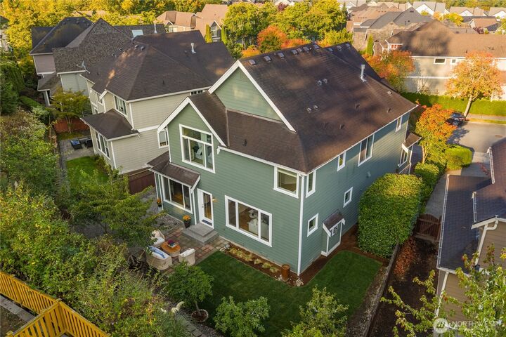 2336  29th Avenue NE  Issaquah WA 98029 photo