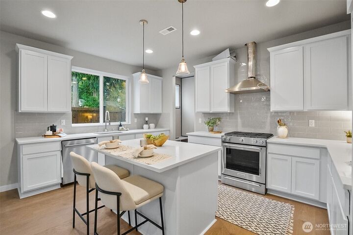 Property Photo: 1720 S Lake Stickney Drive WA 98087